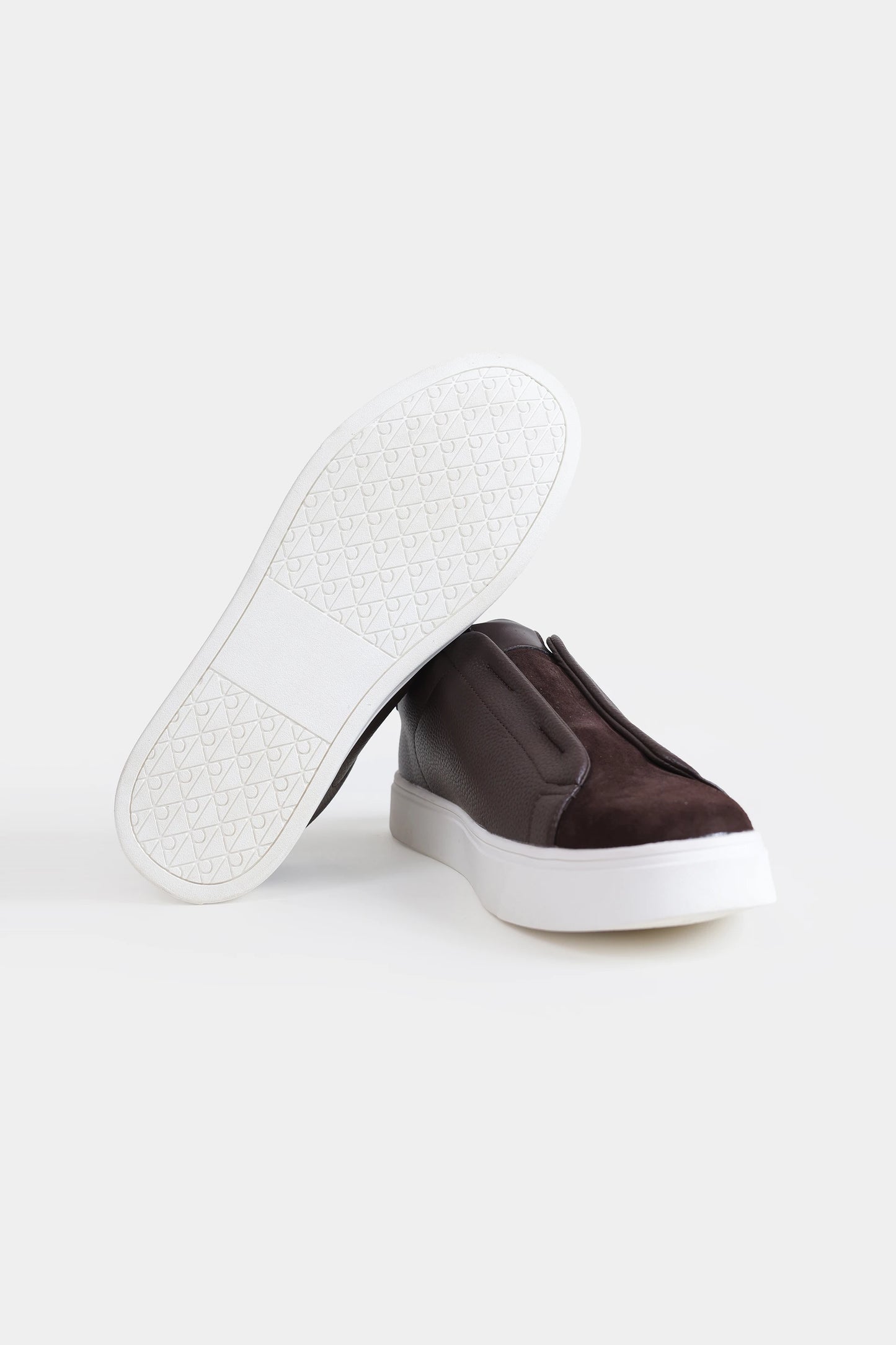 Laceless Sneakers - Cougar Clothing