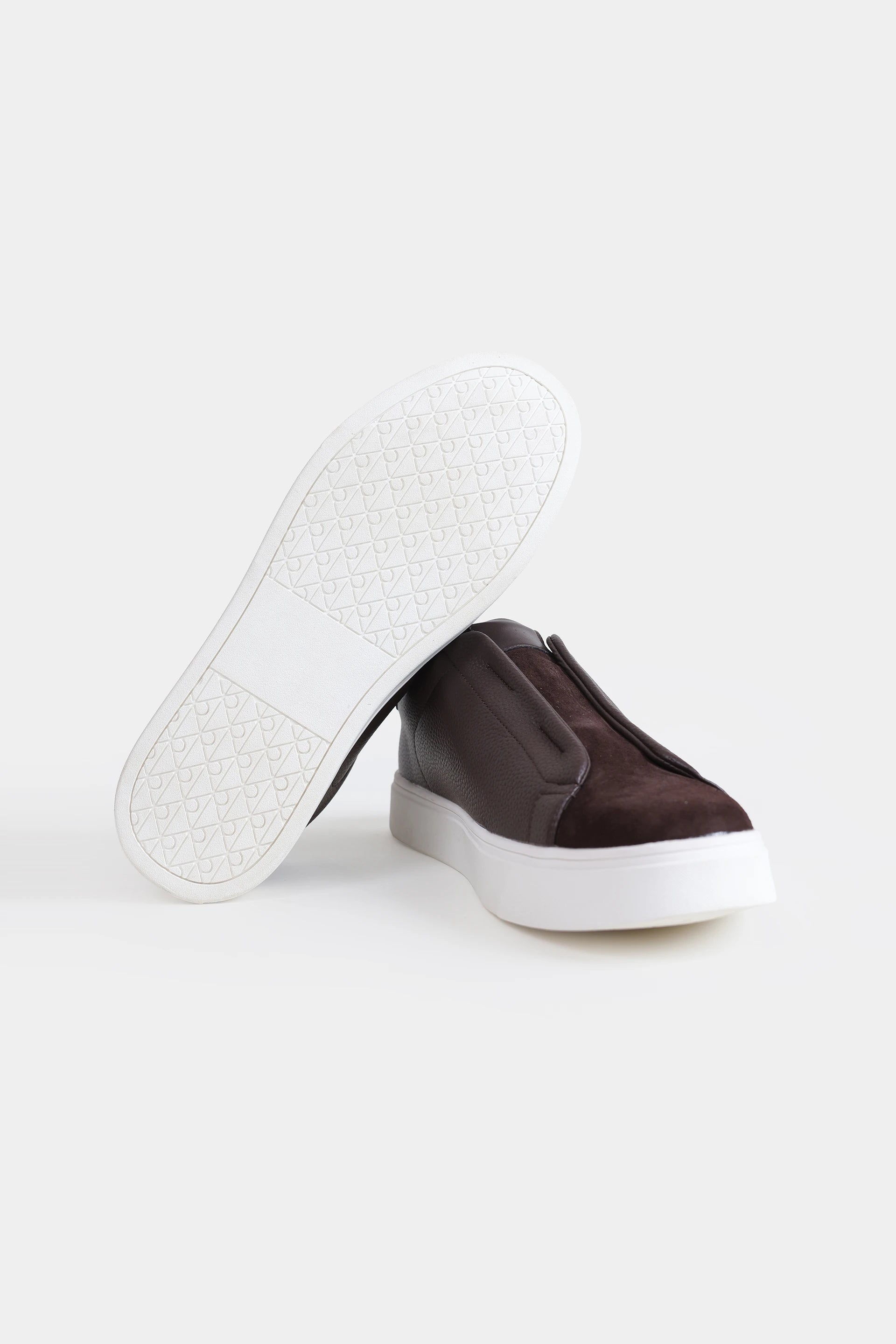 Laceless Sneakers - Cougar Clothing
