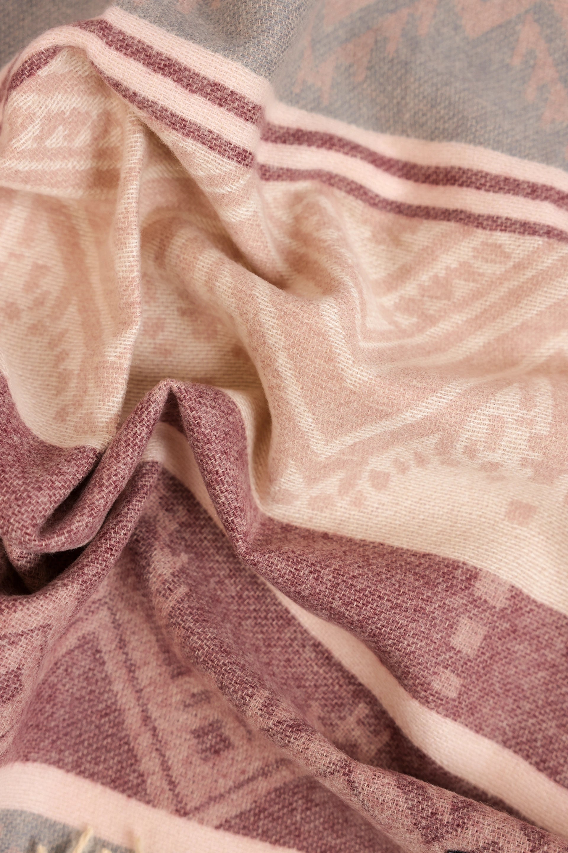 Geometric Pattern Knitted Shawl - Cougar Clothing