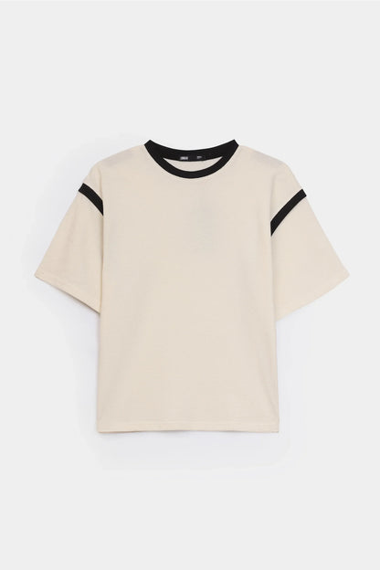 Boxy Contrast Trimmed T-Shirt - Cougar Clothing