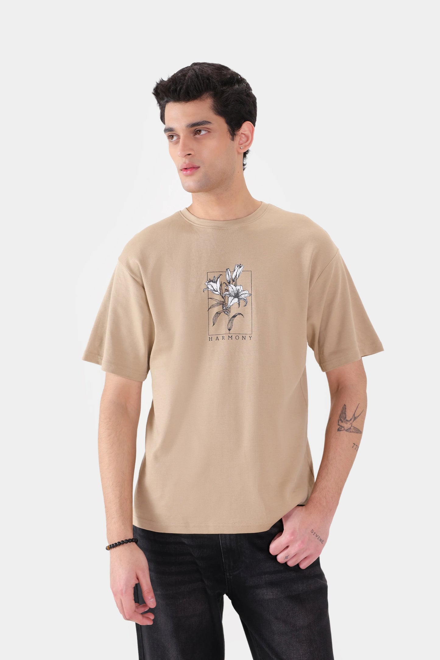 Relaxed Graphic T-Shirt - Cougar Clothing