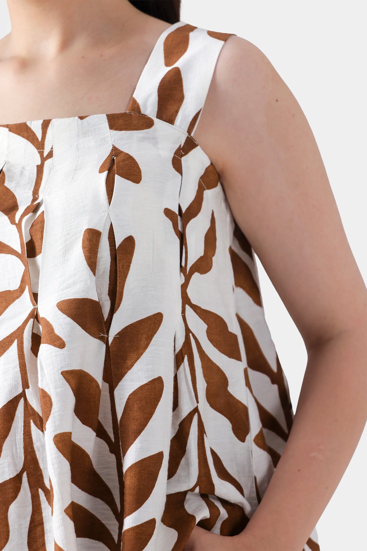 Sleeveless Pleated Top - Cougar Clothing