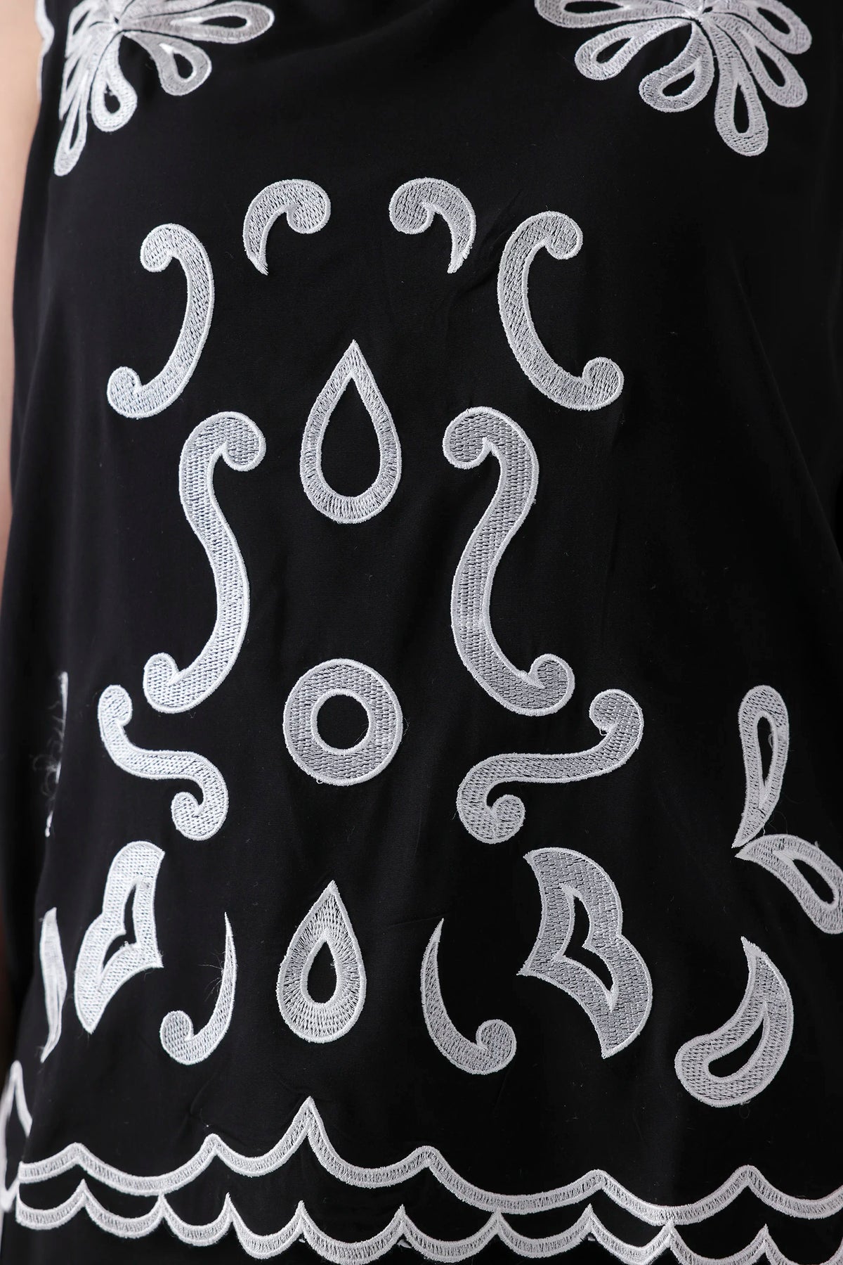 Embroidered Scallop Top - Cougar Clothing