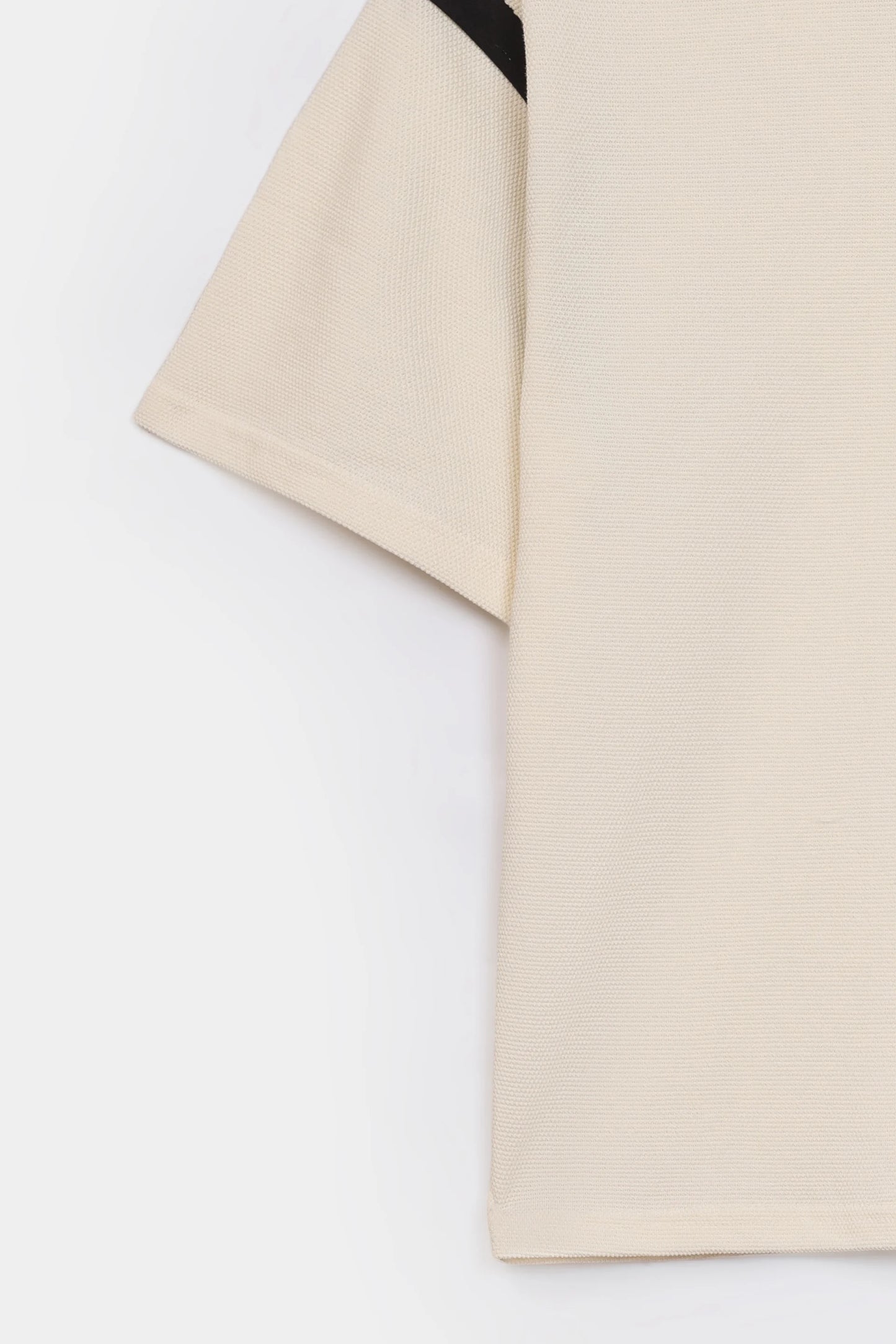 Boxy Contrast Trimmed T-Shirt - Cougar Clothing