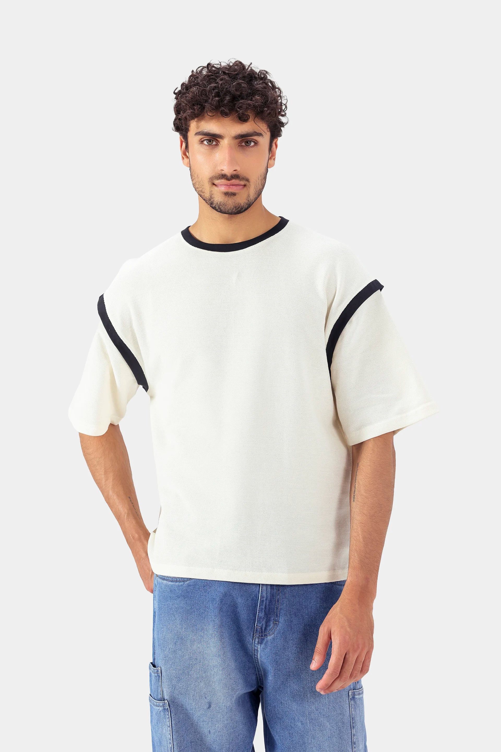Boxy Contrast Trimmed T-Shirt - Cougar Clothing