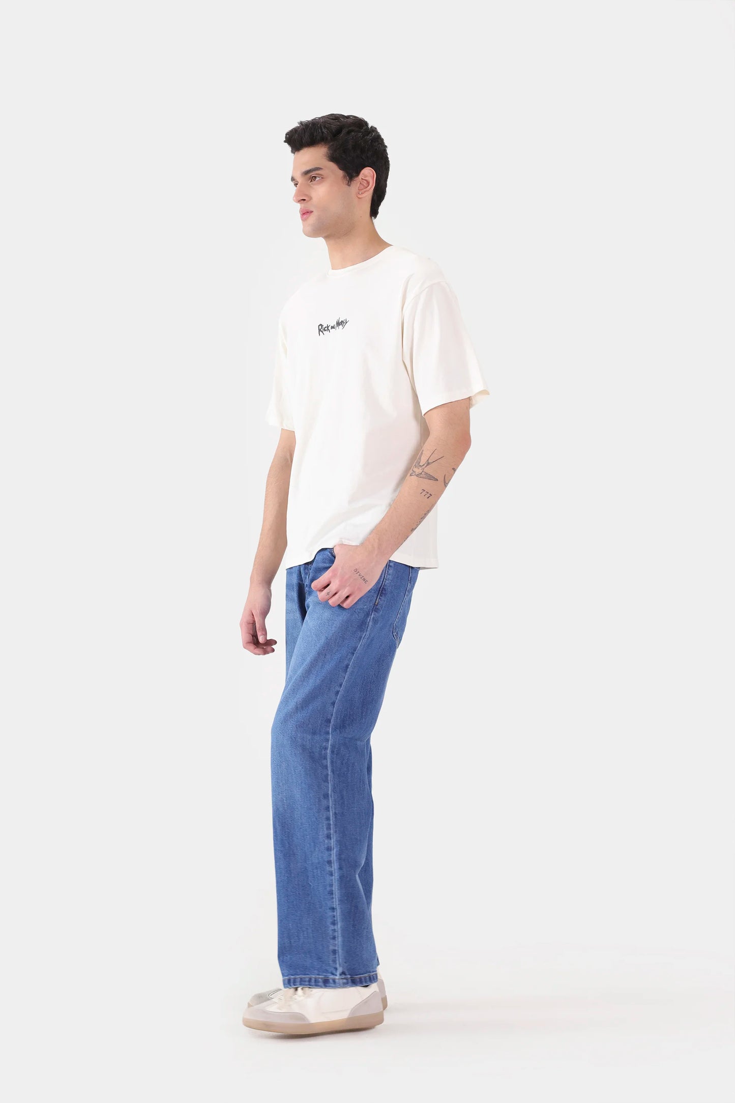 Relaxed Graphic T-Shirt - Cougar Clothing