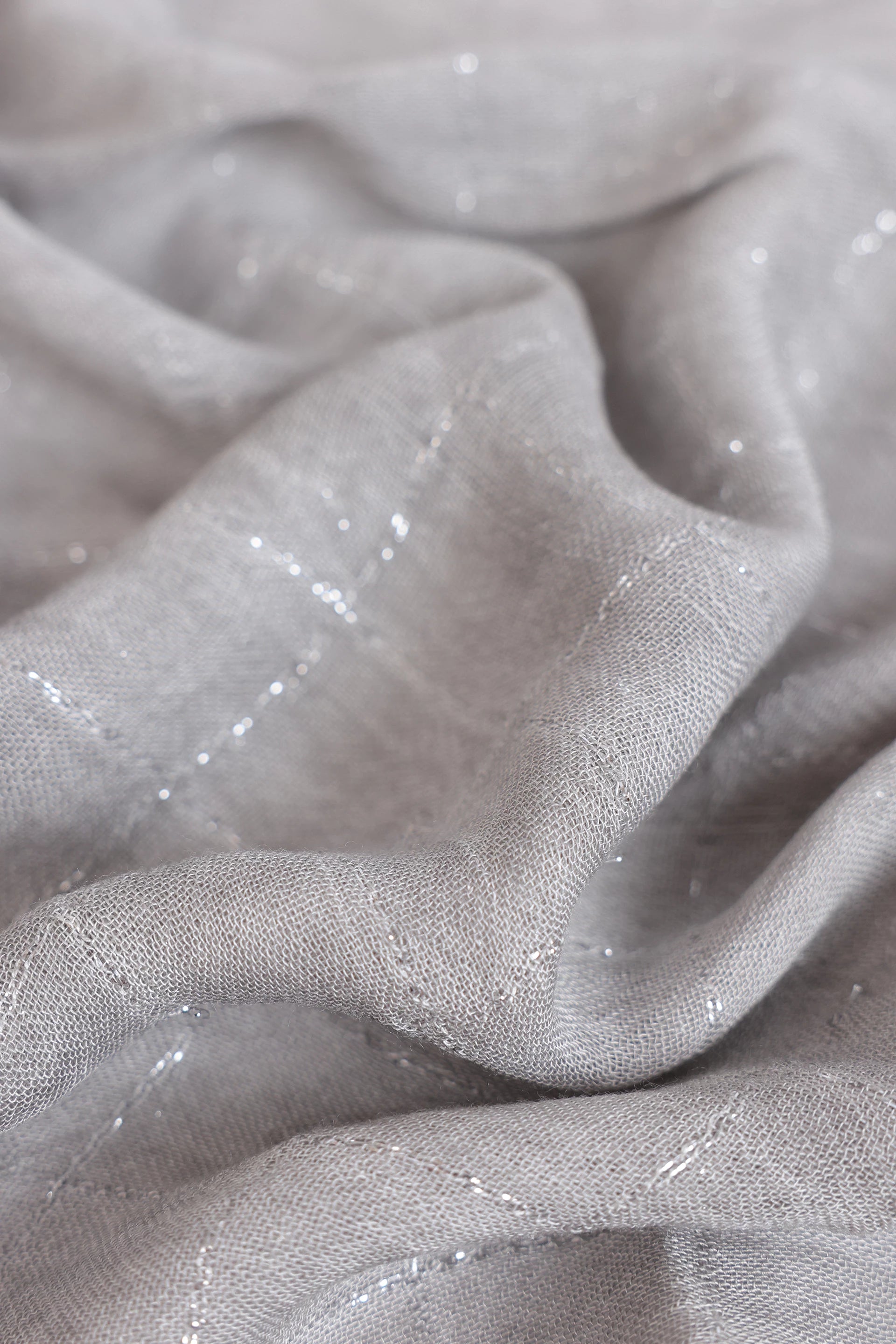Breathable Shimmering Scarf - Cougar Clothing