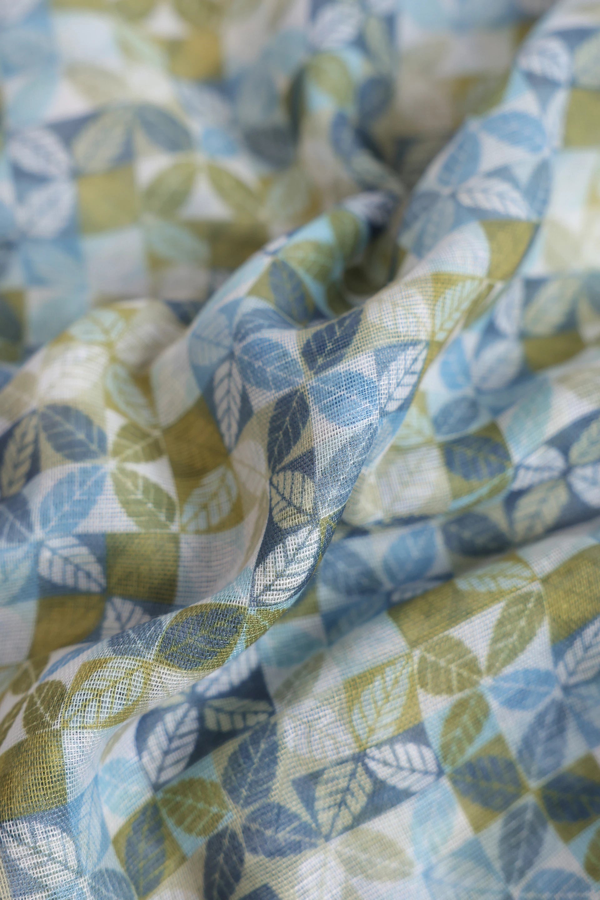 Geometric Leaf Pattern Scarf - Cougar Clothing