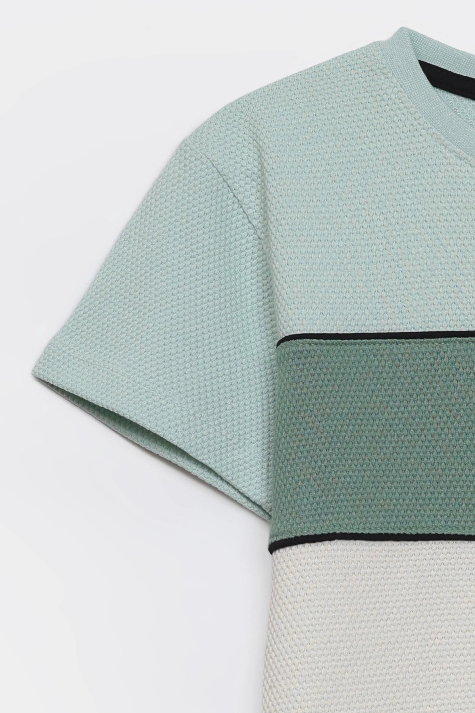 Popcorn Knit Color Block T-Shirt - Cougar Clothing