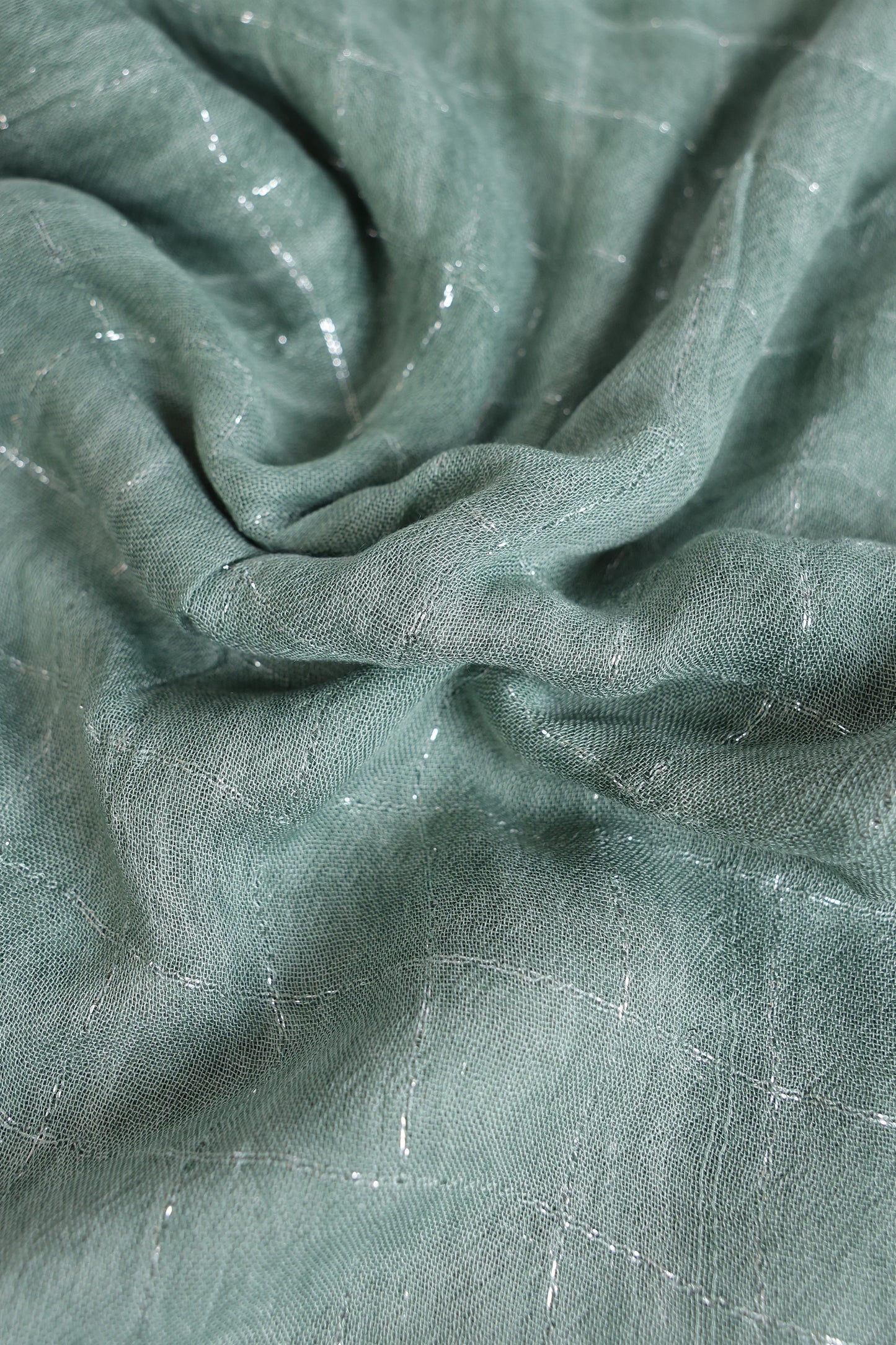 Breathable Shimmering Scarf - Cougar Clothing