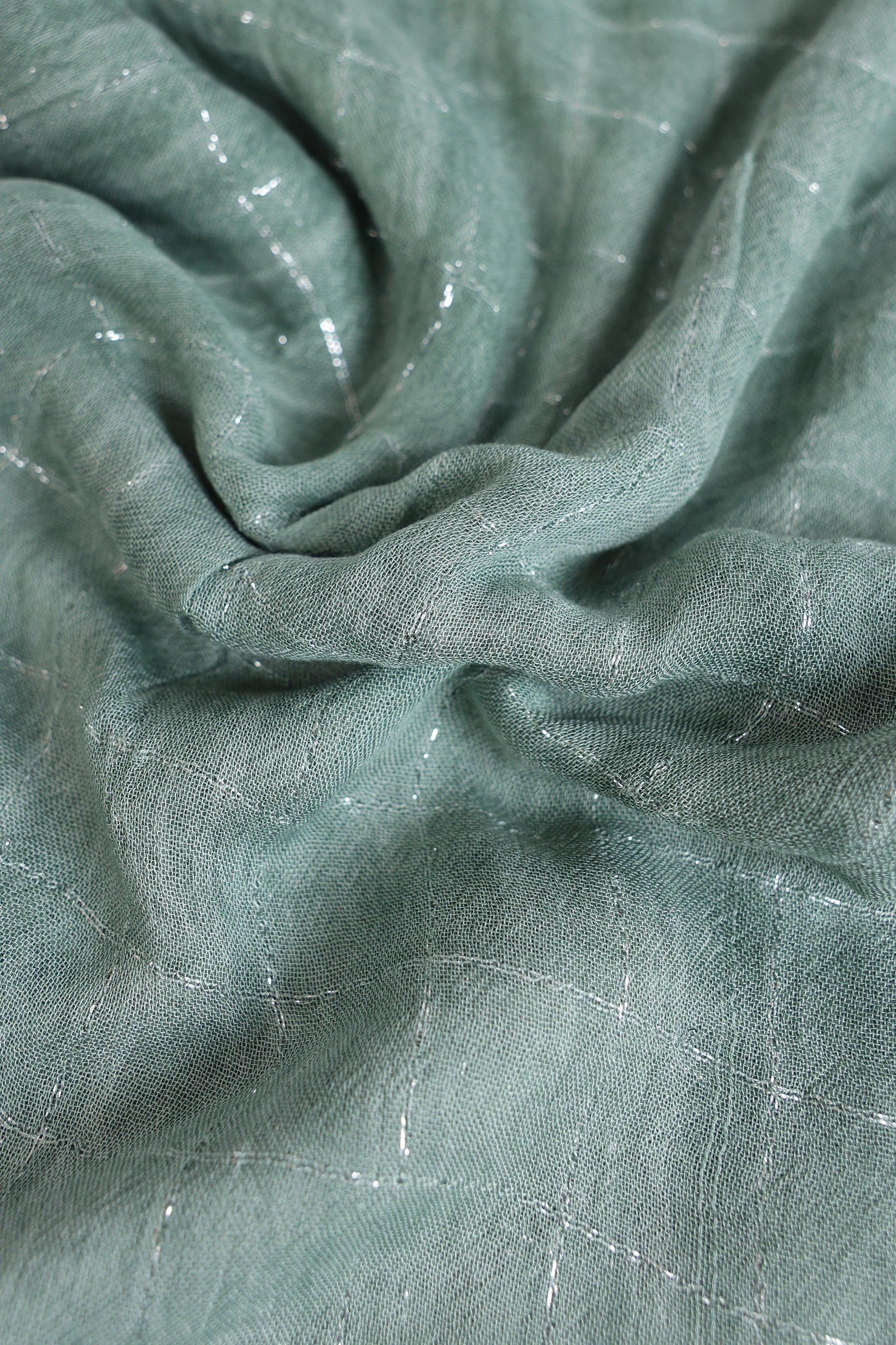 Breathable Shimmering Scarf - Cougar Clothing