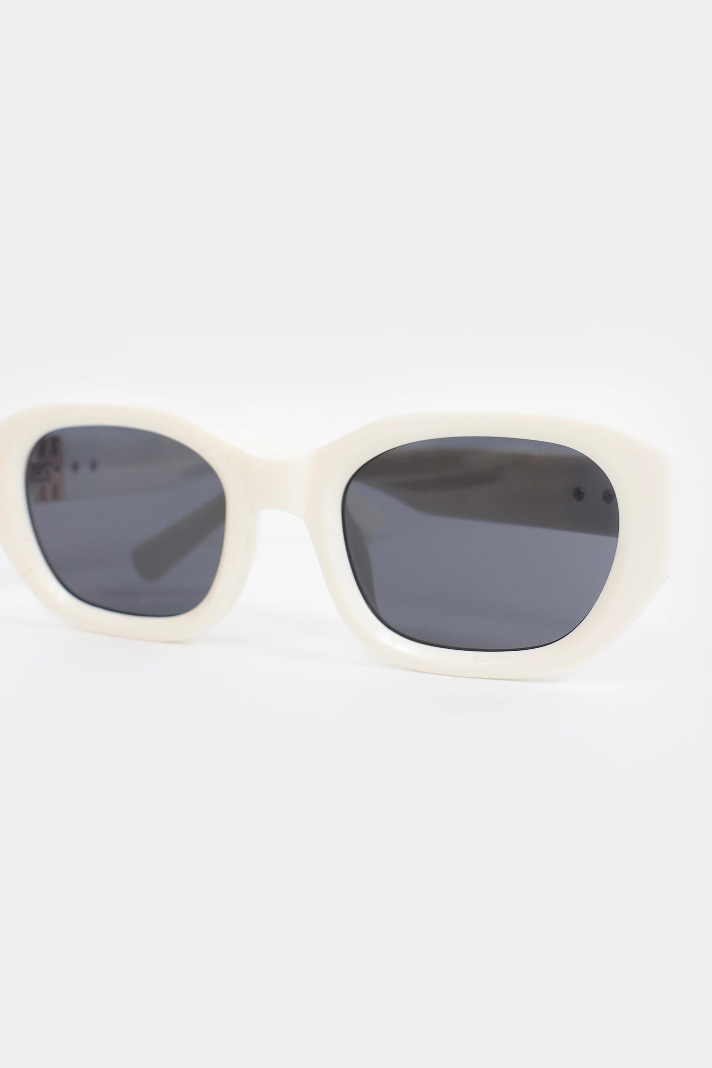 Contrast Frame Sunglasses - Cougar Clothing
