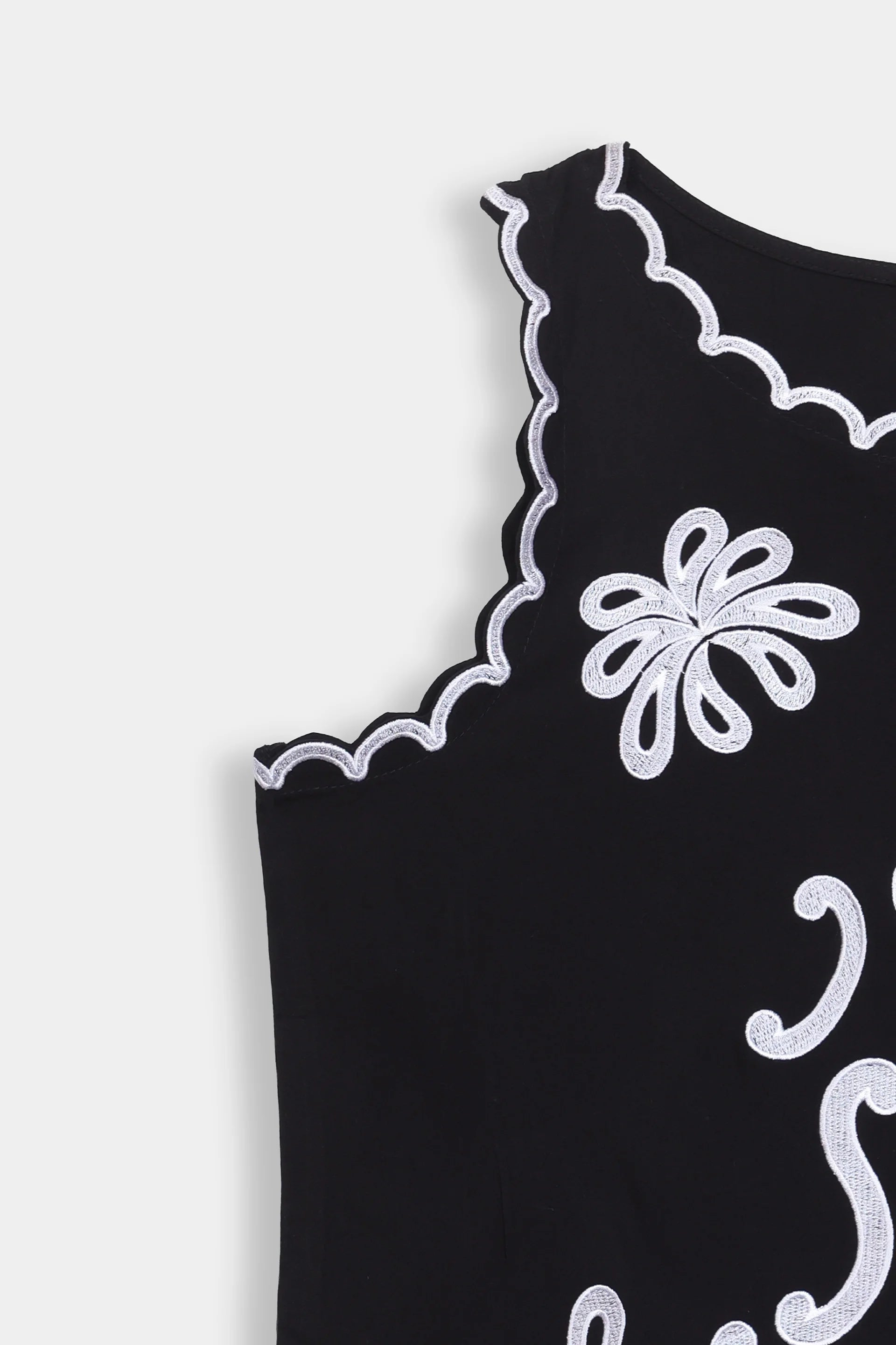 Embroidered Scallop Top - Cougar Clothing