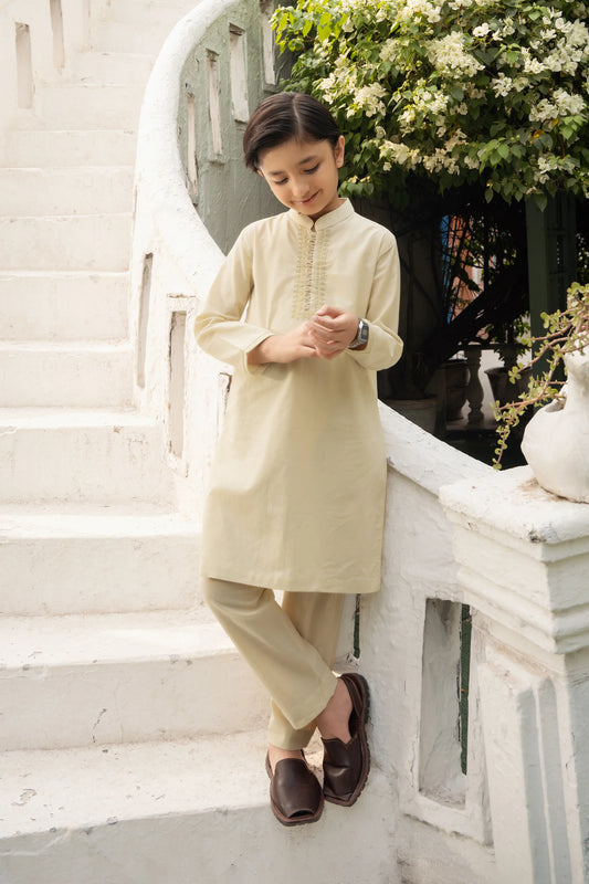Tilla Embroidered Kurta & Trousers - Cougar Clothing