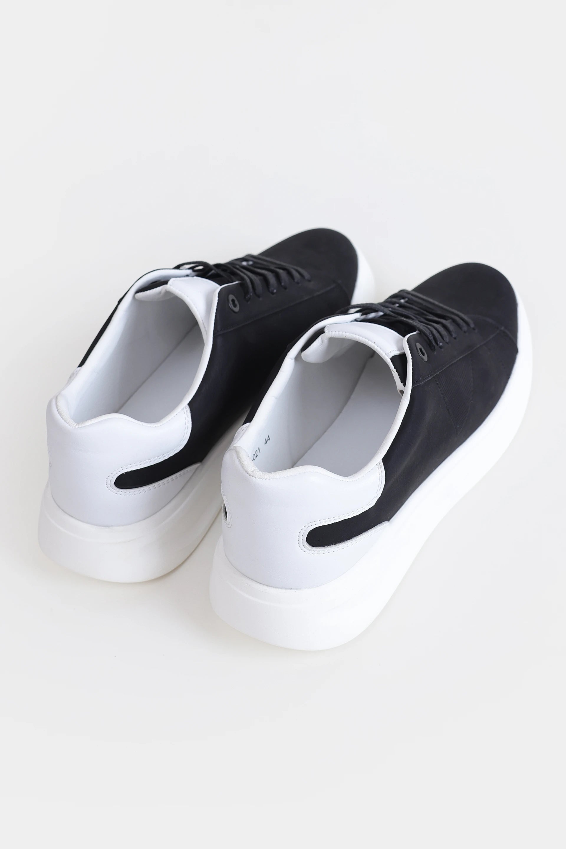 Sneakers - Cougar Clothing