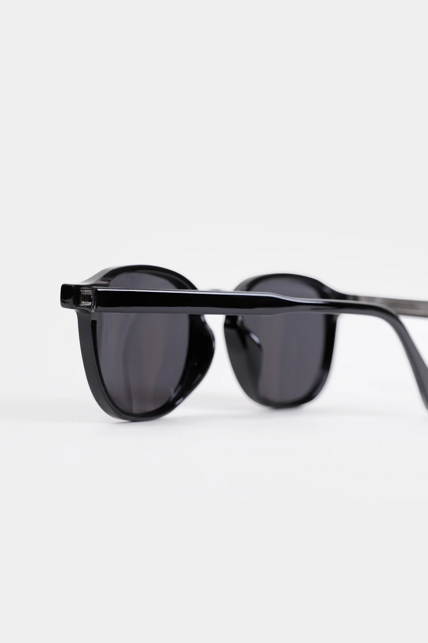 Contrast Square Frame Sunglasses - Cougar Clothing