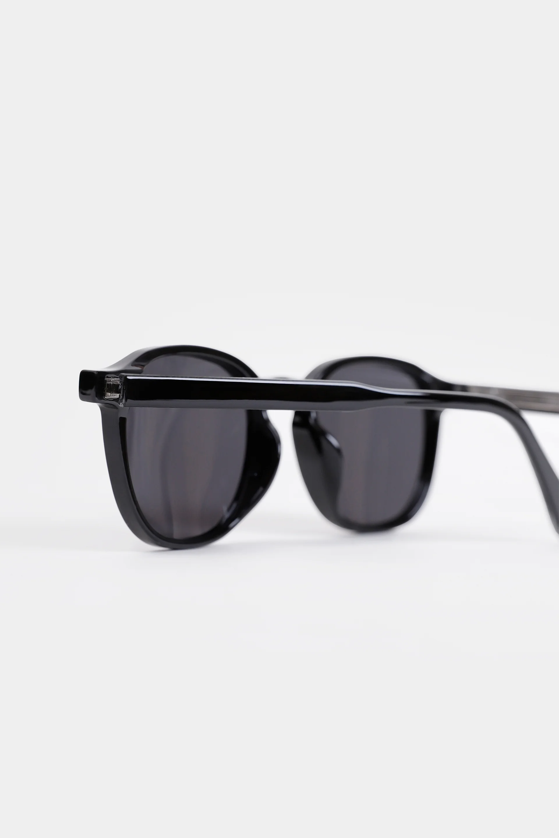 Contrast Square Frame Sunglasses - Cougar Clothing