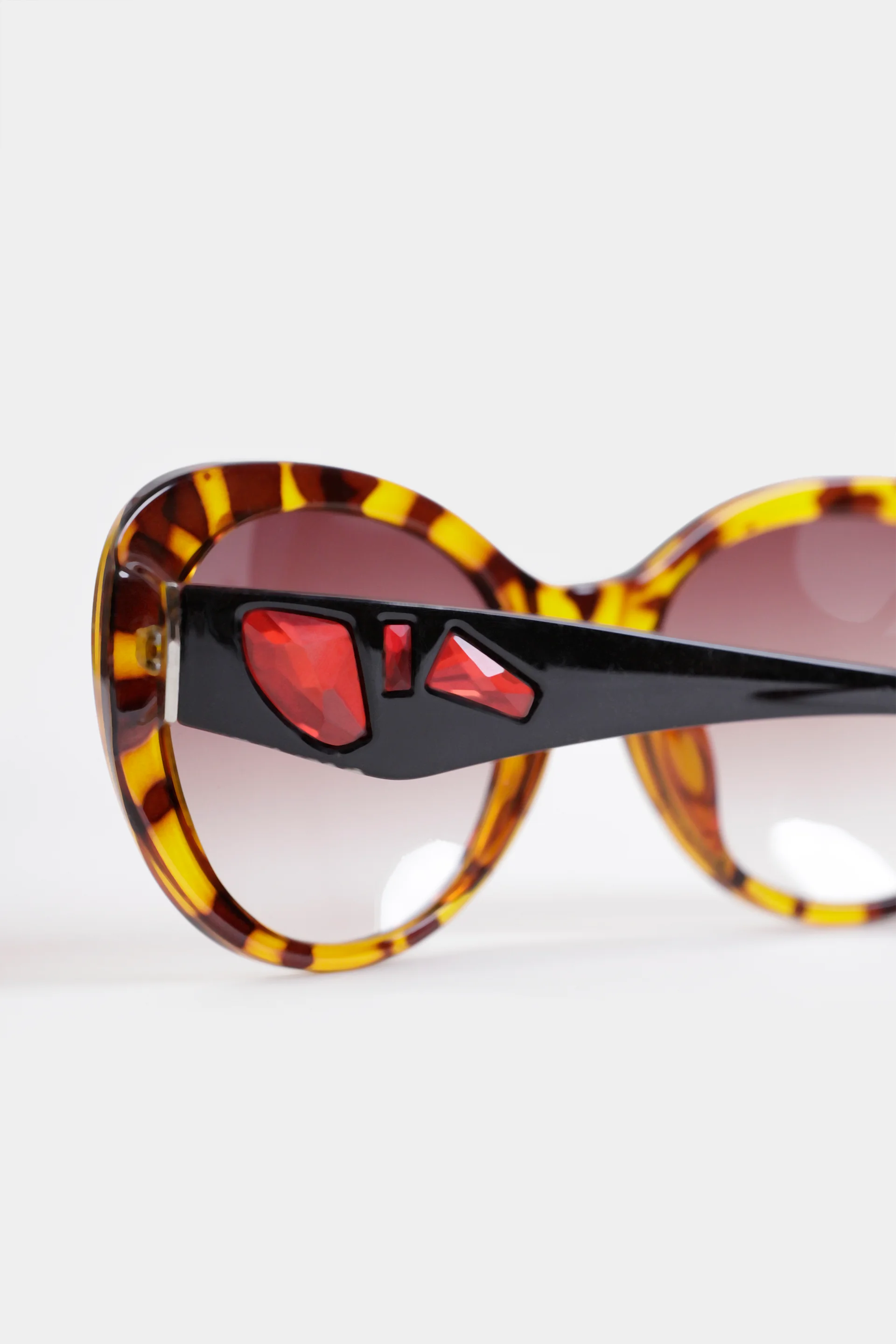 Tortoiseshell Sunglasses With Embellished Temple - Cougar Clothing