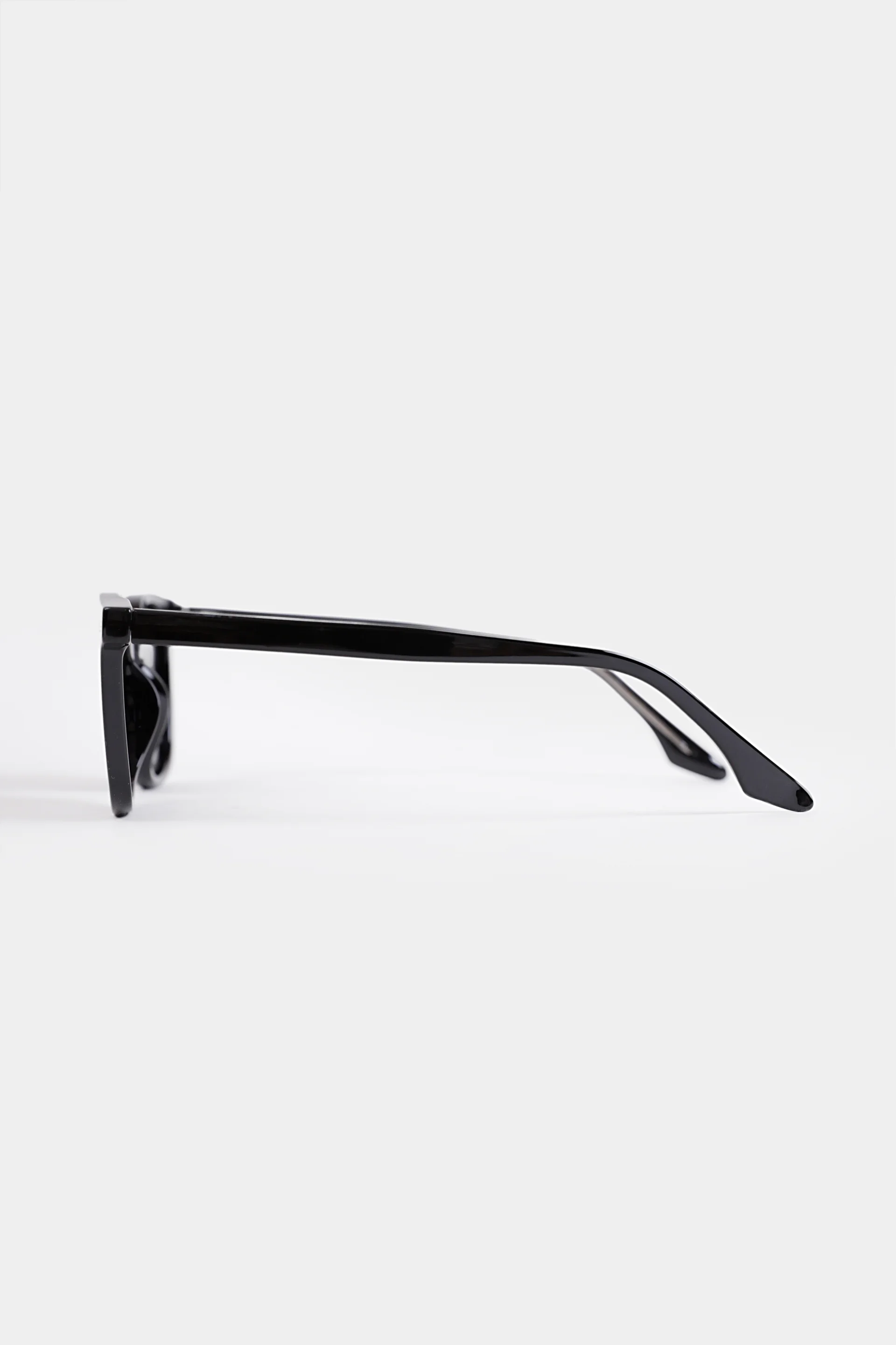 Square Sunglasses With Silver Temple Details - Cougar Clothing